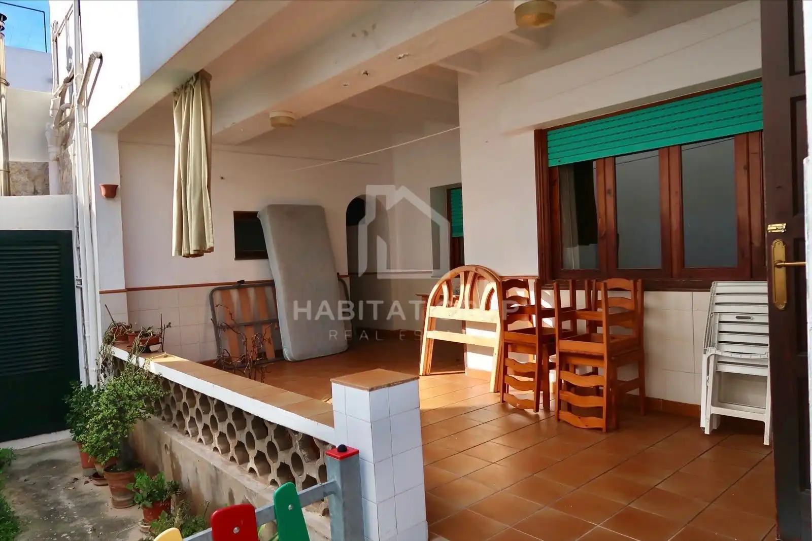 Terrasse von Wohnung zum Verkauf in Es Castell mit Heizung und Privatgarten