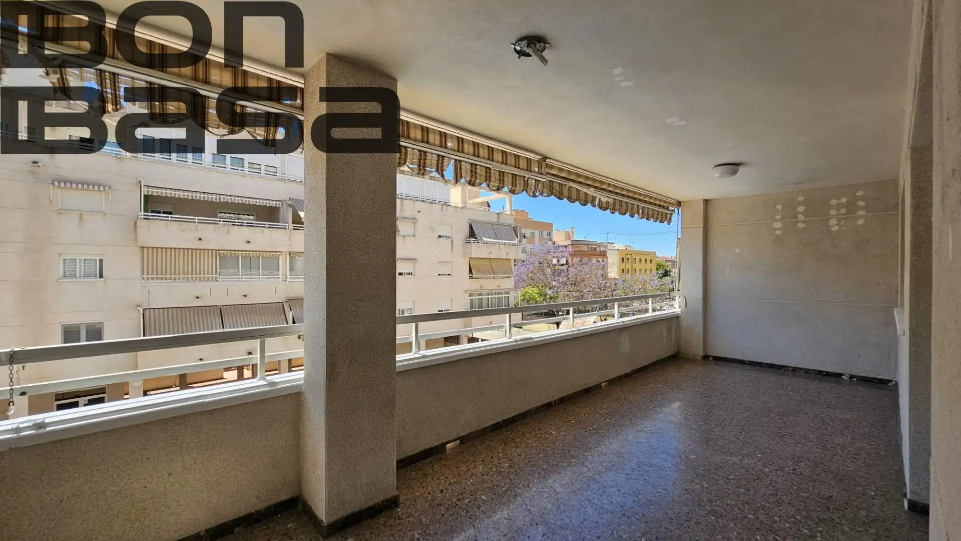 Vista exterior de Piso en venta en Alicante / Alacant con Aire acondicionado, Jardín privado y Balcón