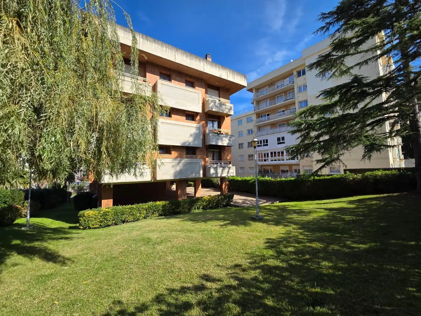 Vista exterior de Dúplex en venda en Santander amb Calefacció, Jardí privat i Terrassa
