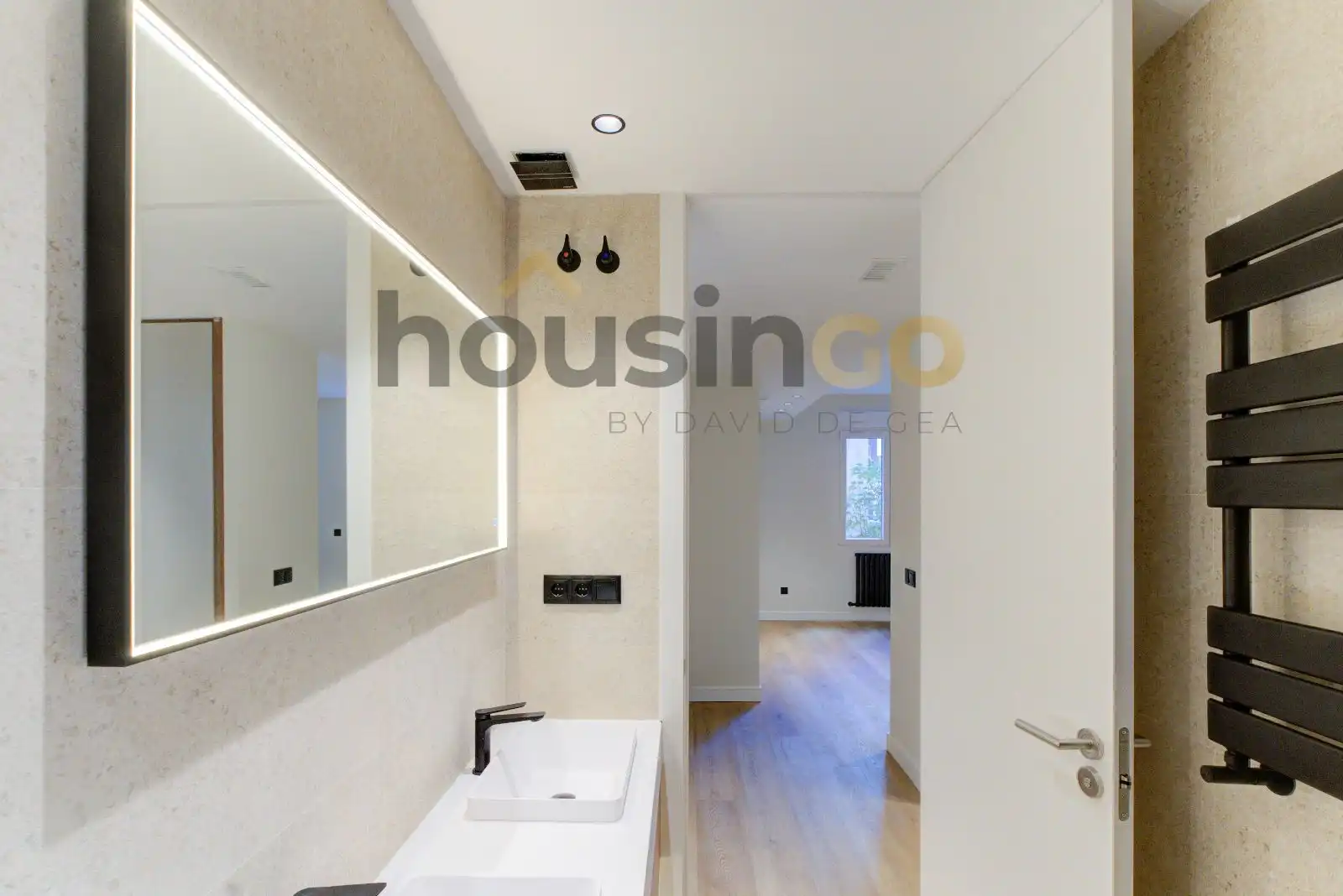 Bathroom of Flat for sale in Madrid  with Air Conditioner, Heating and Oven