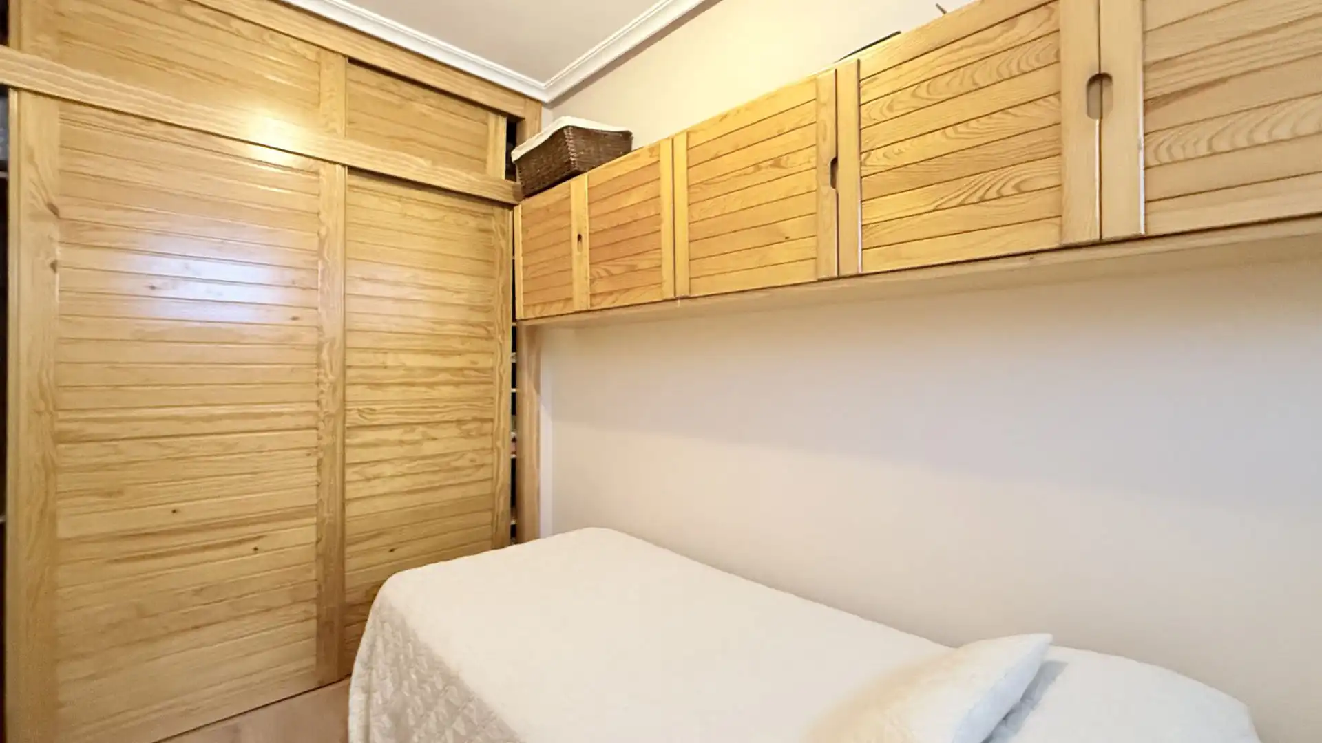 Habitación de Piso en venta en Vigo  con Calefacción, Jardín privado y Amueblado
