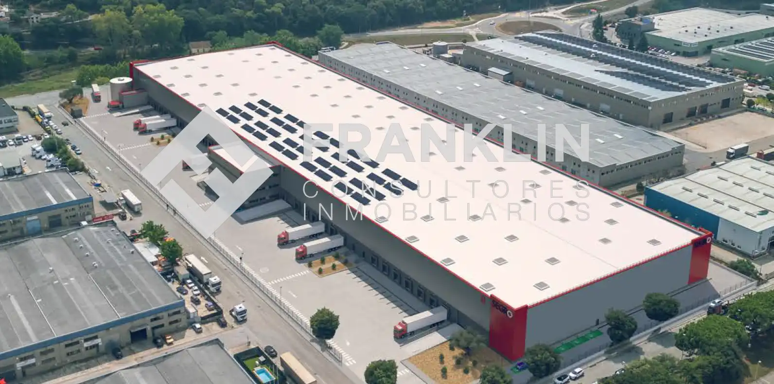 Außenansicht von Fabrikhallen zur Miete in Martorelles