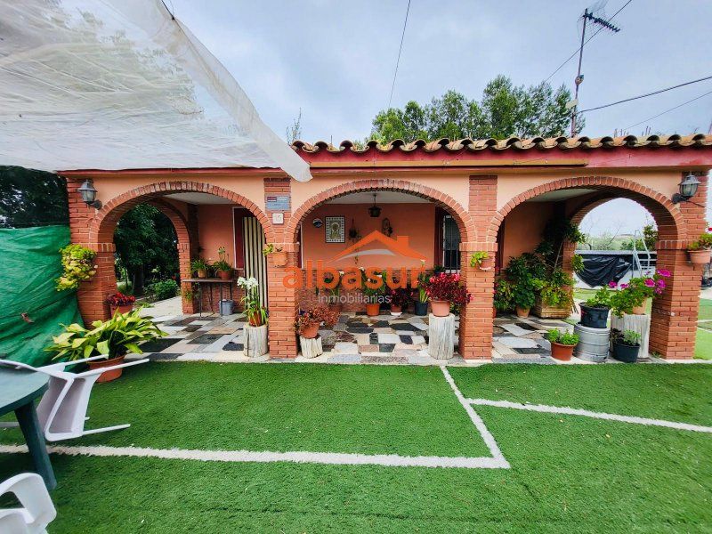 Garden of House or chalet for sale in La Carlota  with Air Conditioner, Private garden and Swimming Pool