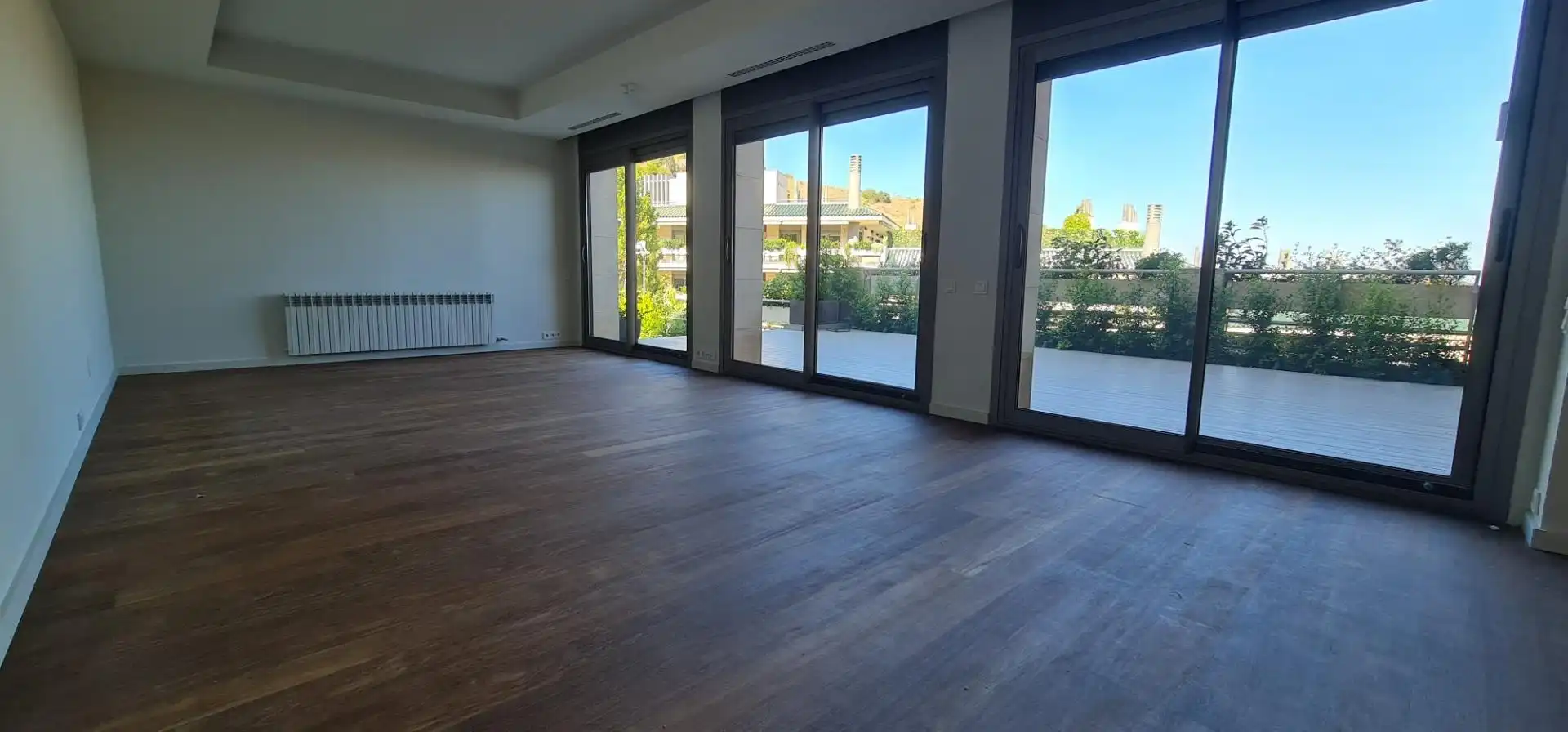 Sala d'estar de Casa adosada en venda en Barcelona amb Aire condicionat, Calefacció i Jardí privat