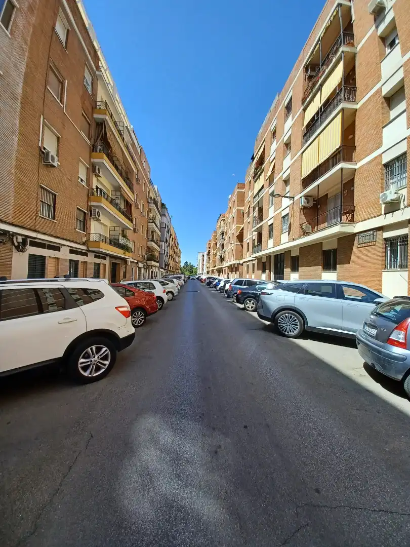 Außenansicht von Wohnung zum Verkauf in Sevilla mit Klimaanlage