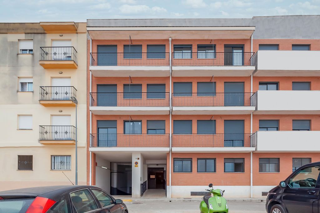 Vista exterior de Pis en venda en La Font d'en Carròs amb Traster