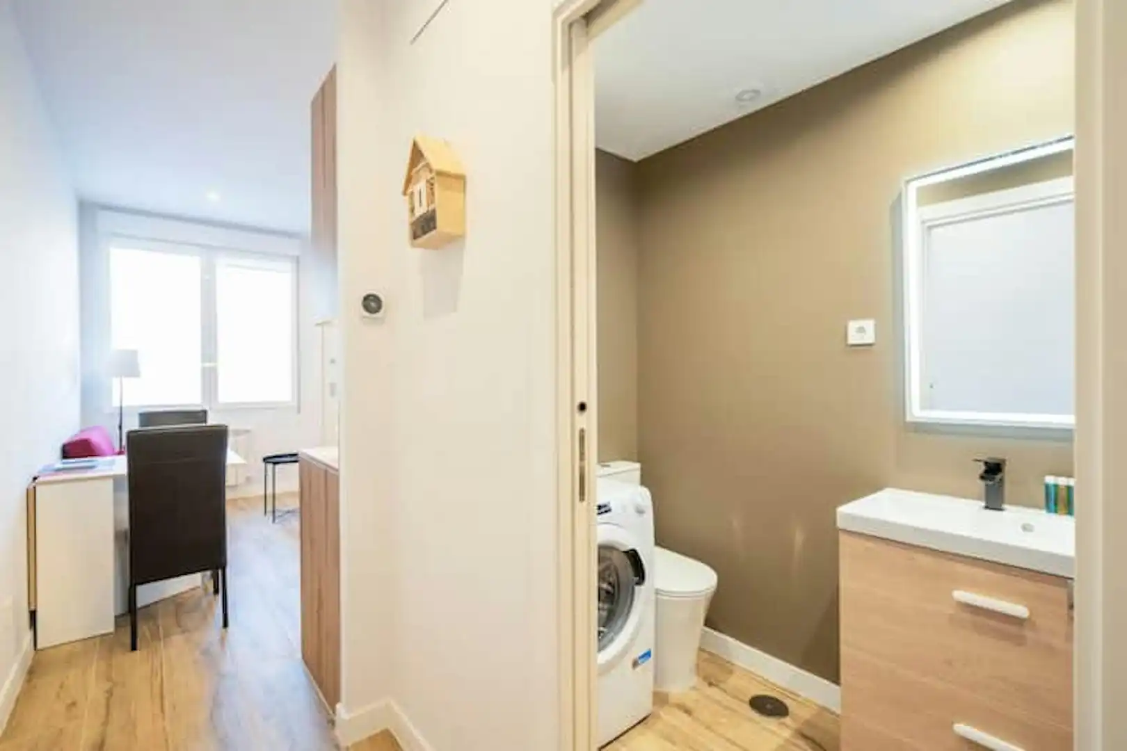 Bathroom of Flat for rent in Madrid  with Air Conditioner, Furnished and Washing machine