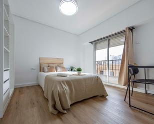 Dormitori de Apartament per a compartir en  Valencia Capital amb Balcó