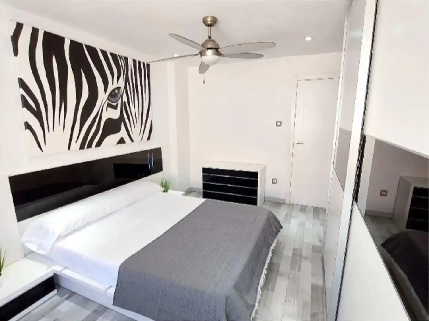 Bedroom of Flat for share in Elda  with Air Conditioner, Parquet flooring and Furnished