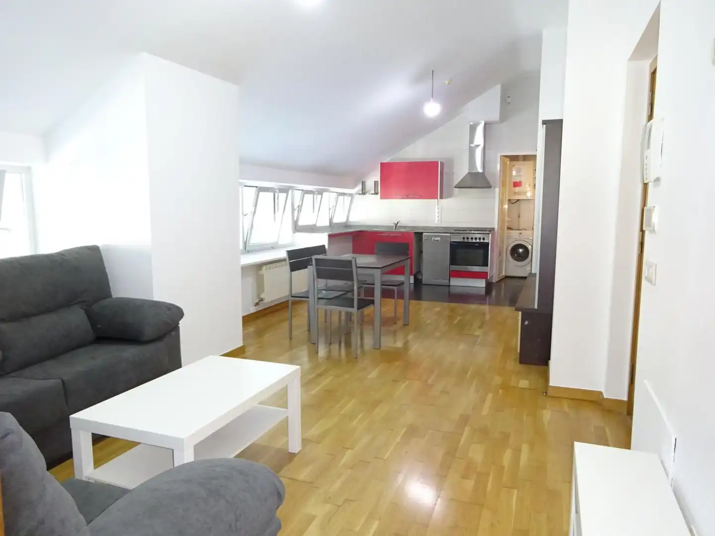 Sala d'estar de Pis en venda en Ames amb Calefacció i Moblat