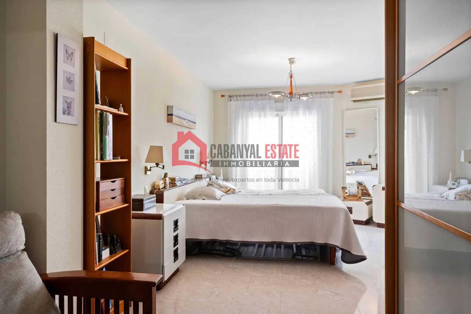 Dormitori de Apartament en venda en Valencia amb Aire condicionat i Balcó