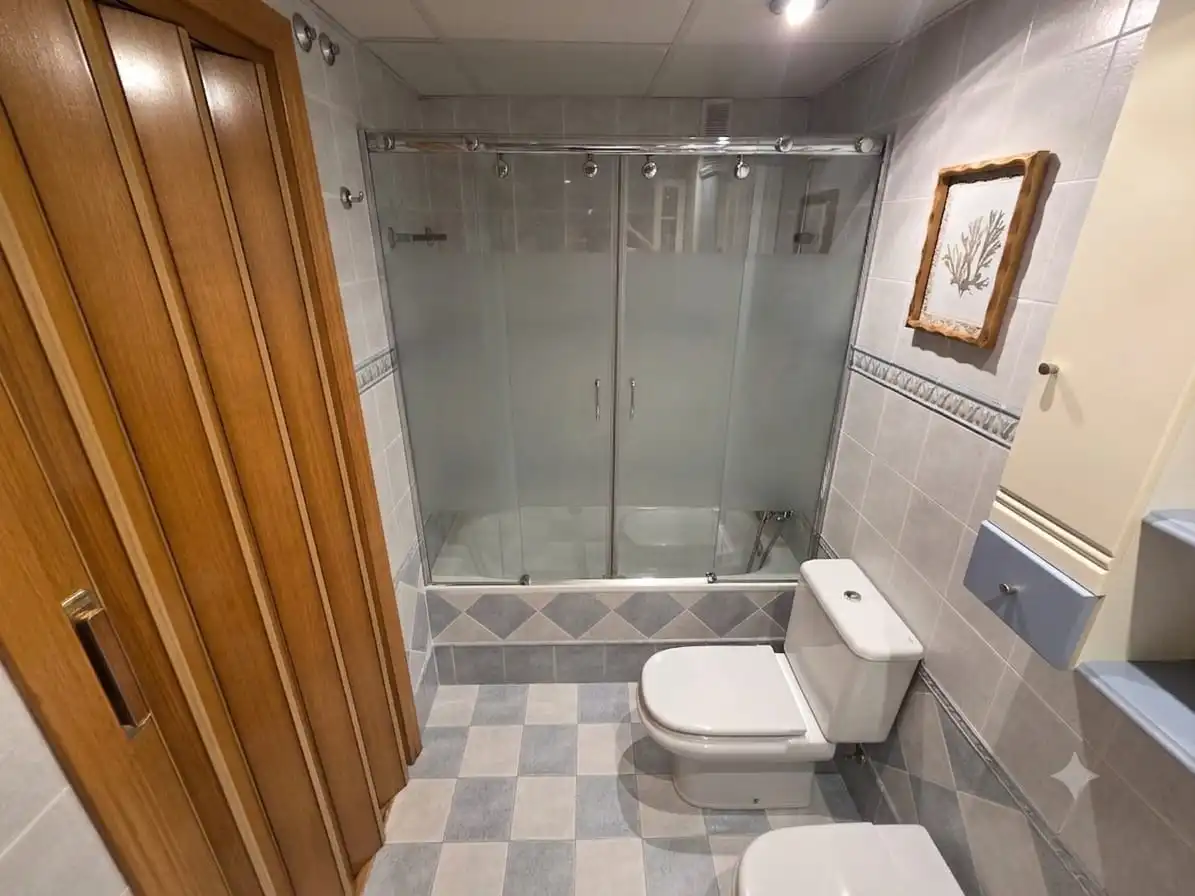 Baño de Piso en venta en Madrid con Aire acondicionado, Calefacción y Amueblado