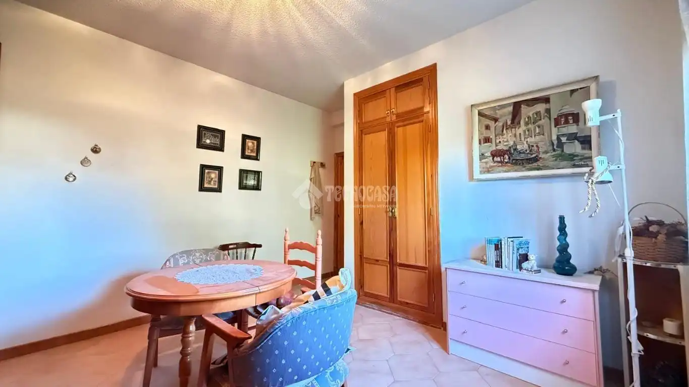 Comedor de Casa adosada en venta en Camarena con Calefacción, Trastero y Piscina comunitaria