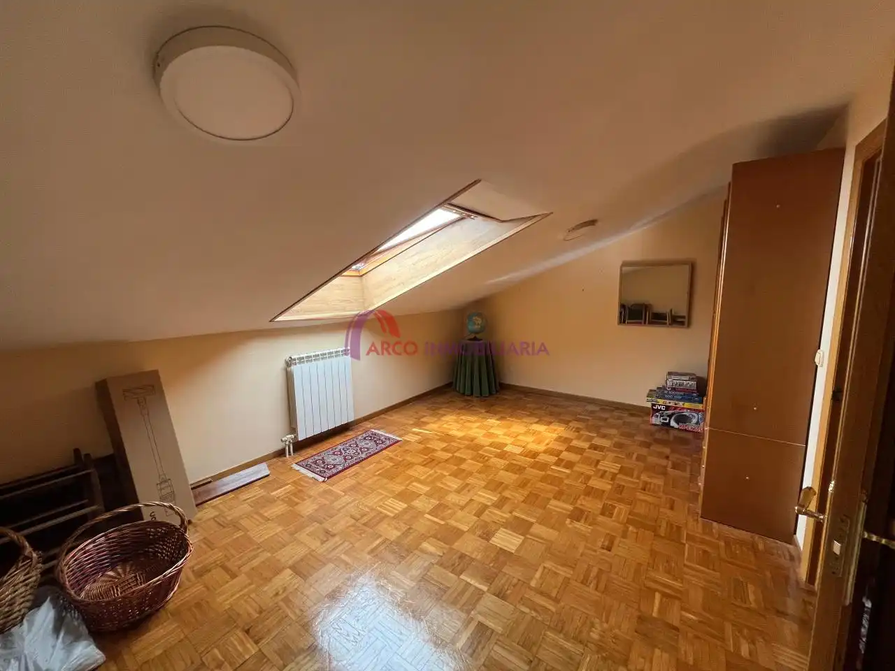 Detached homes for sale in Burgos  with Heating, Private garden and Parquet flooring