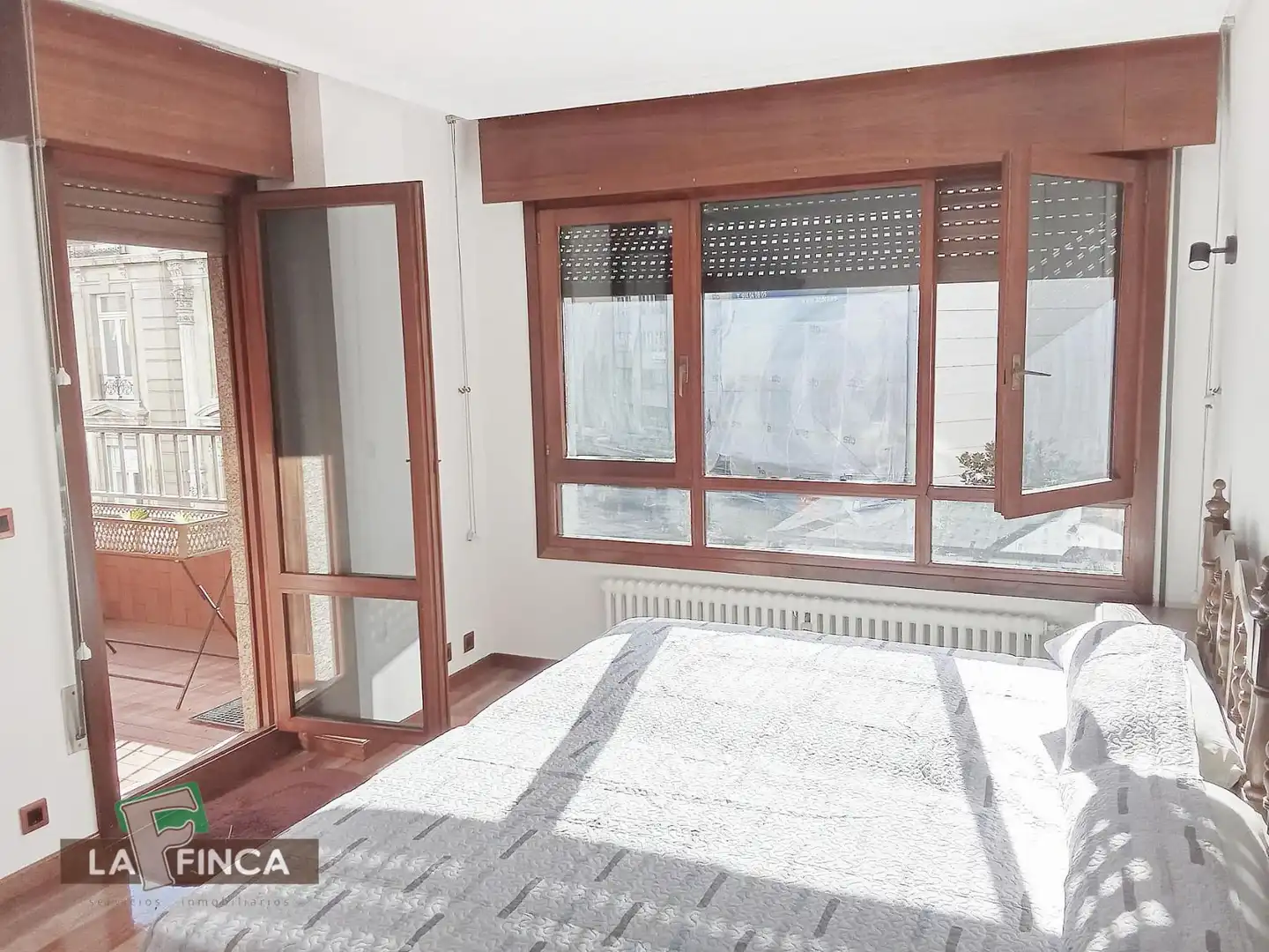 Habitación de Oficina de alquiler en Oviedo  con Calefacción y Terraza
