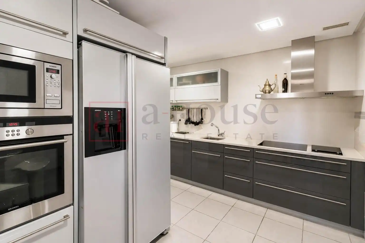 Cocina de Planta baja en venta en Madrid con Aire acondicionado, Calefacción y Jardín privado
