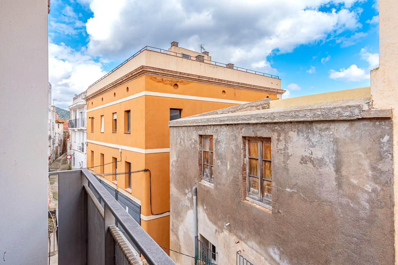Außenansicht von Wohnung zum Verkauf in Llançà mit Klimaanlage, Heizung und Terrasse