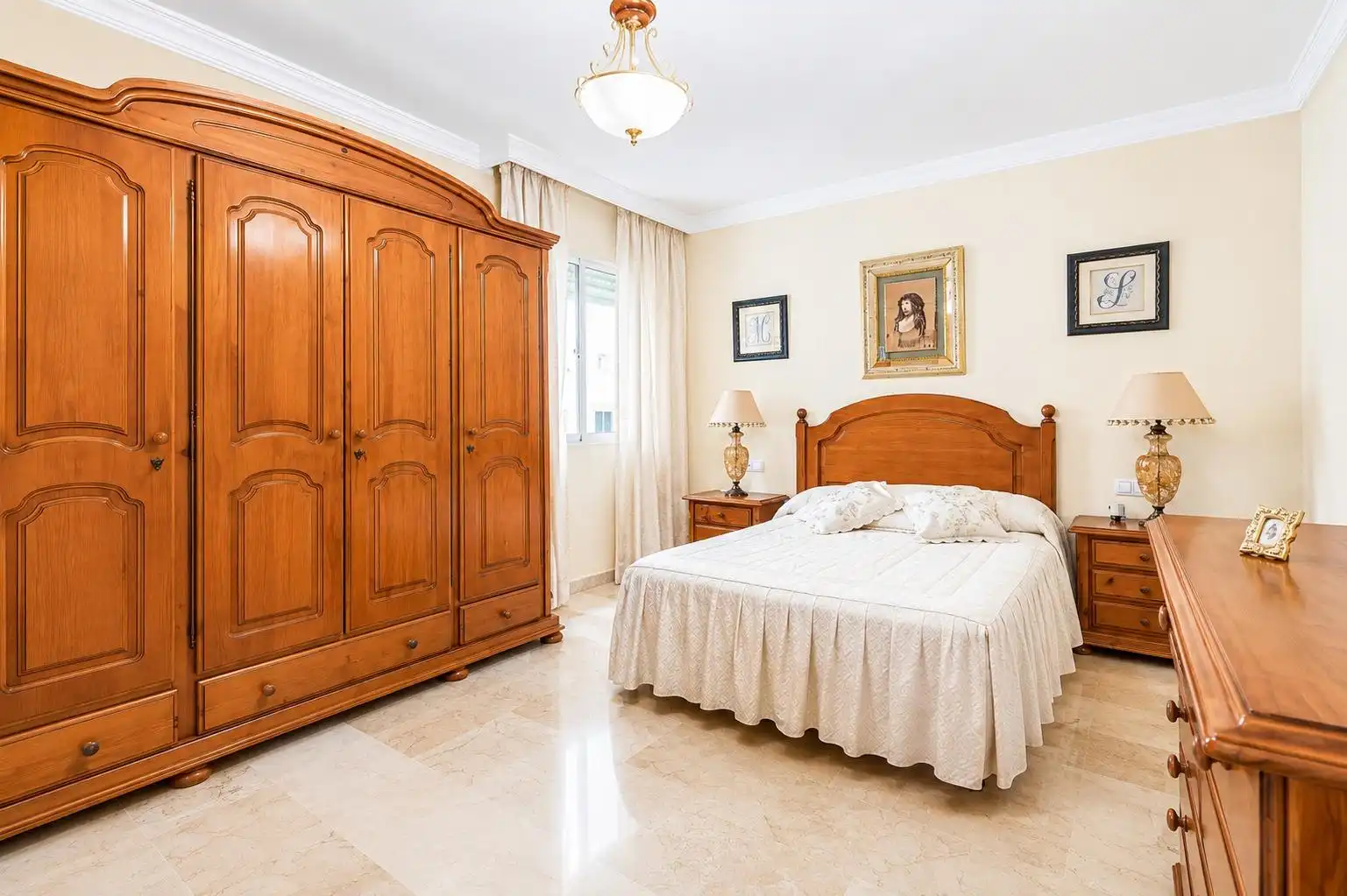 Dormitori de Apartament en venda en Estepona amb Terrassa