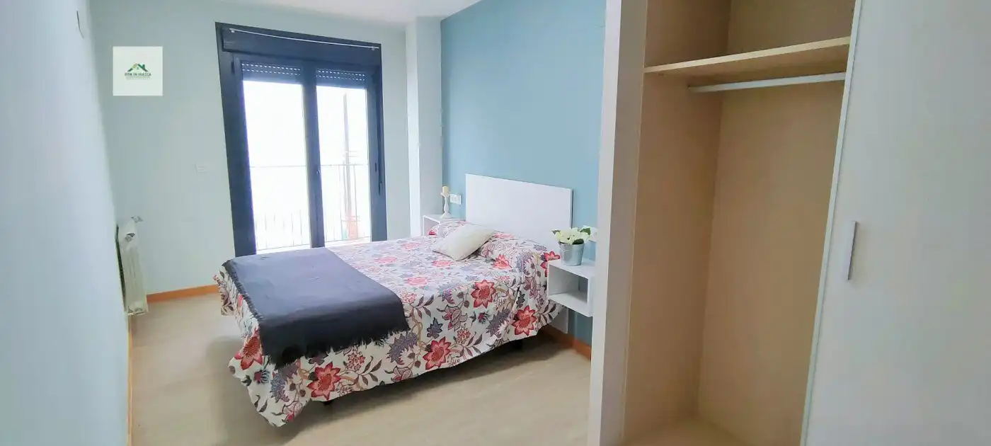 Habitación de Piso de alquiler en Huesca con Calefacción, Terraza y Amueblado