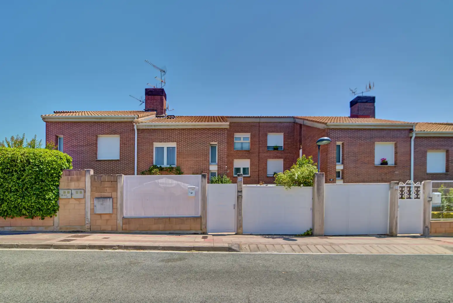 Vista exterior de Casa adosada en venta en Ezcabarte con Calefacción, Jardín privado y Parquet
