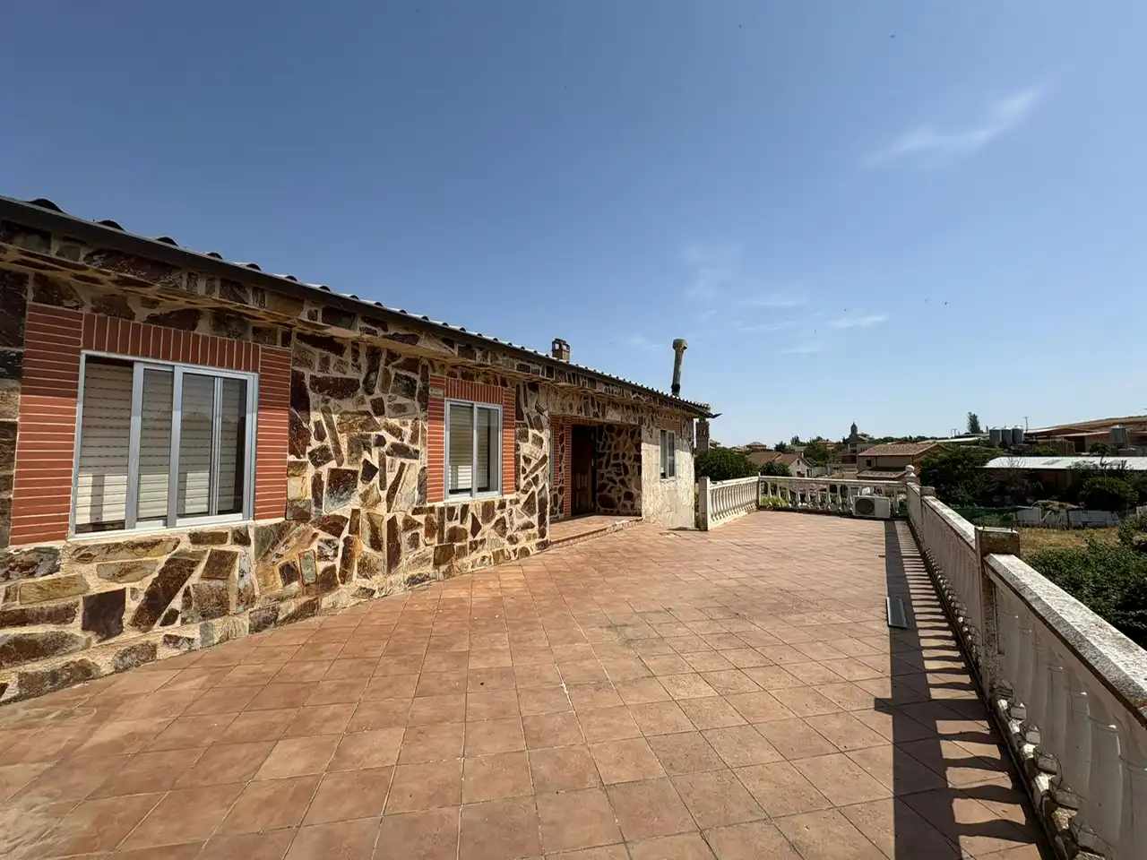 Vista exterior de Casa o chalet en venta en Vezdemarbán con Calefacción, Jardín privado y Terraza