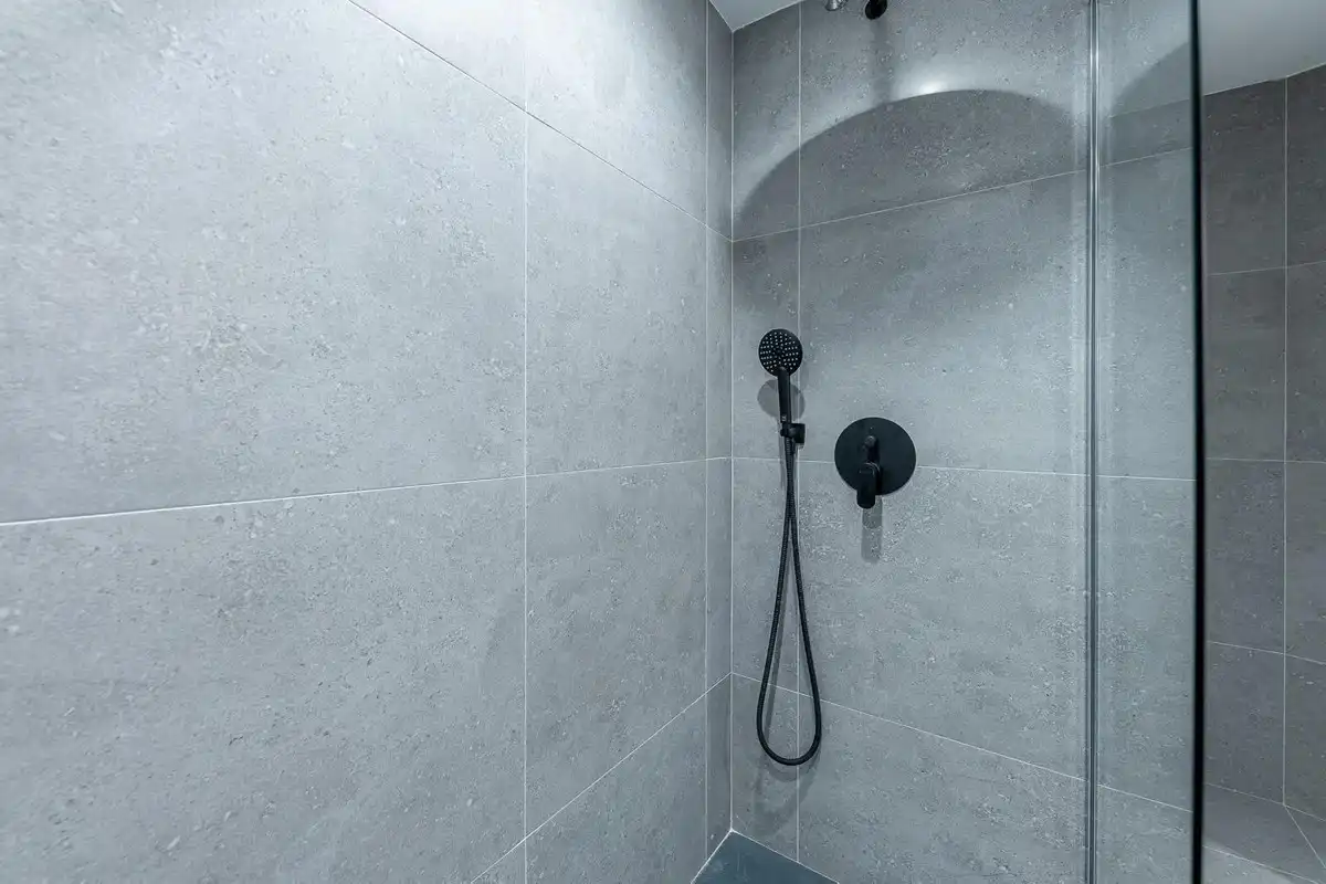 Bathroom of Flat for rent in Marbella  with Air Conditioner, Heating and Terrace