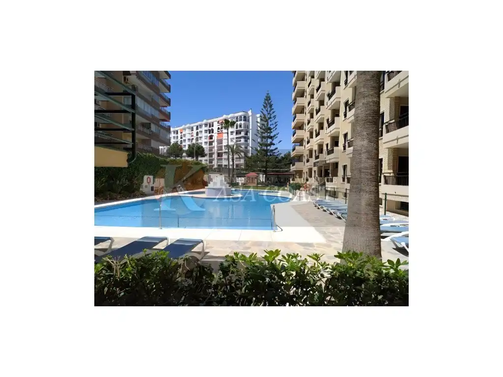 Schwimmbecken von Wohnung zum Verkauf in Fuengirola mit Klimaanlage, Privatgarten und Terrasse