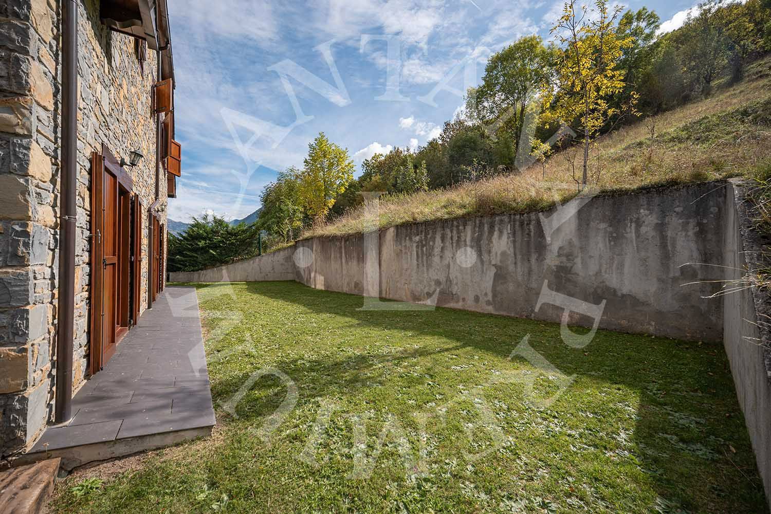 Jardí de Casa adosada en venda en Vielha e Mijaran amb Calefacció, Jardí privat i Parquet