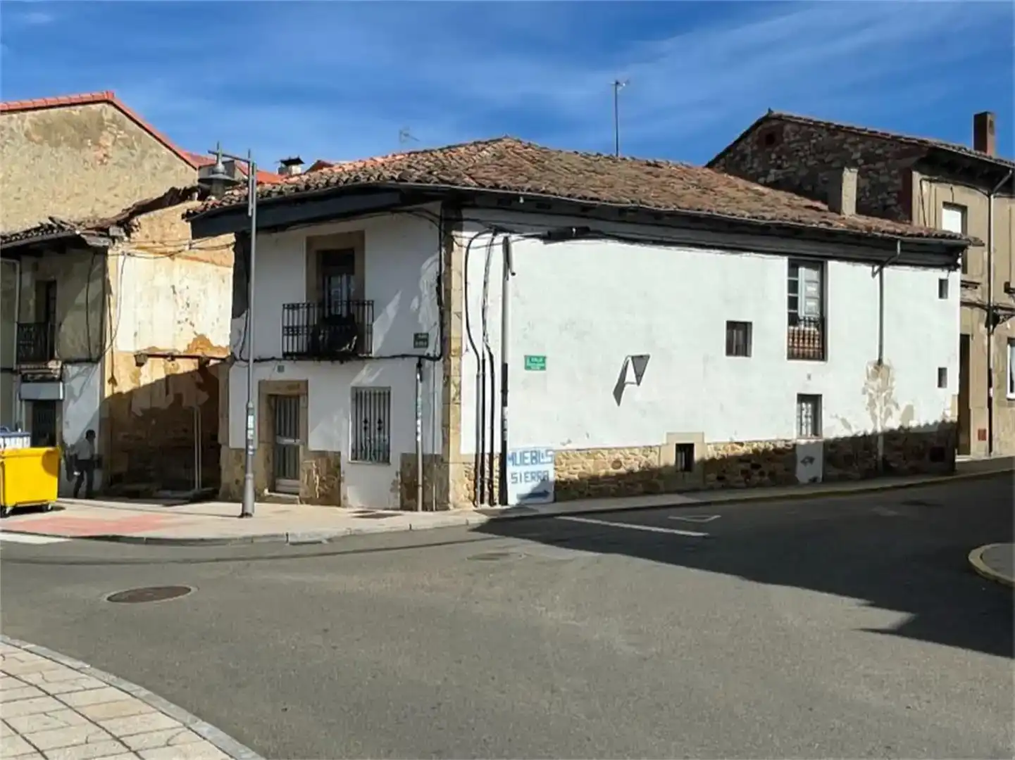 Vista exterior de Casa adosada en venda en Boñar