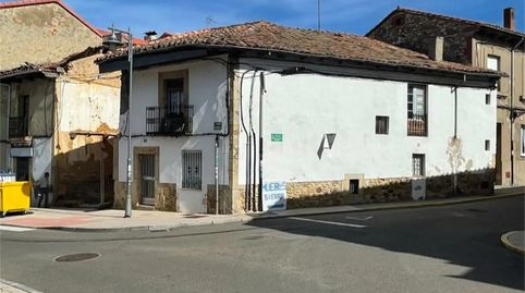 Foto 3 de Casa adosada en venda a Plaza Negrillón, 18, Boñar, León
