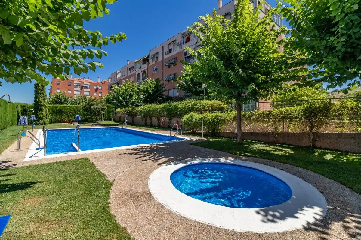 Schwimmbecken von Wohnung zur Miete in Granada mit Heizung, Möbliert und Balkon