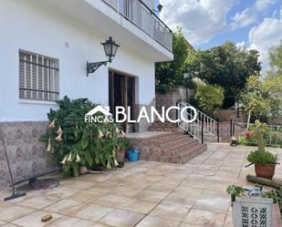 Vista exterior de Casa o xalet en venda en Castellví de Rosanes amb Terrassa, Piscina i Balcó