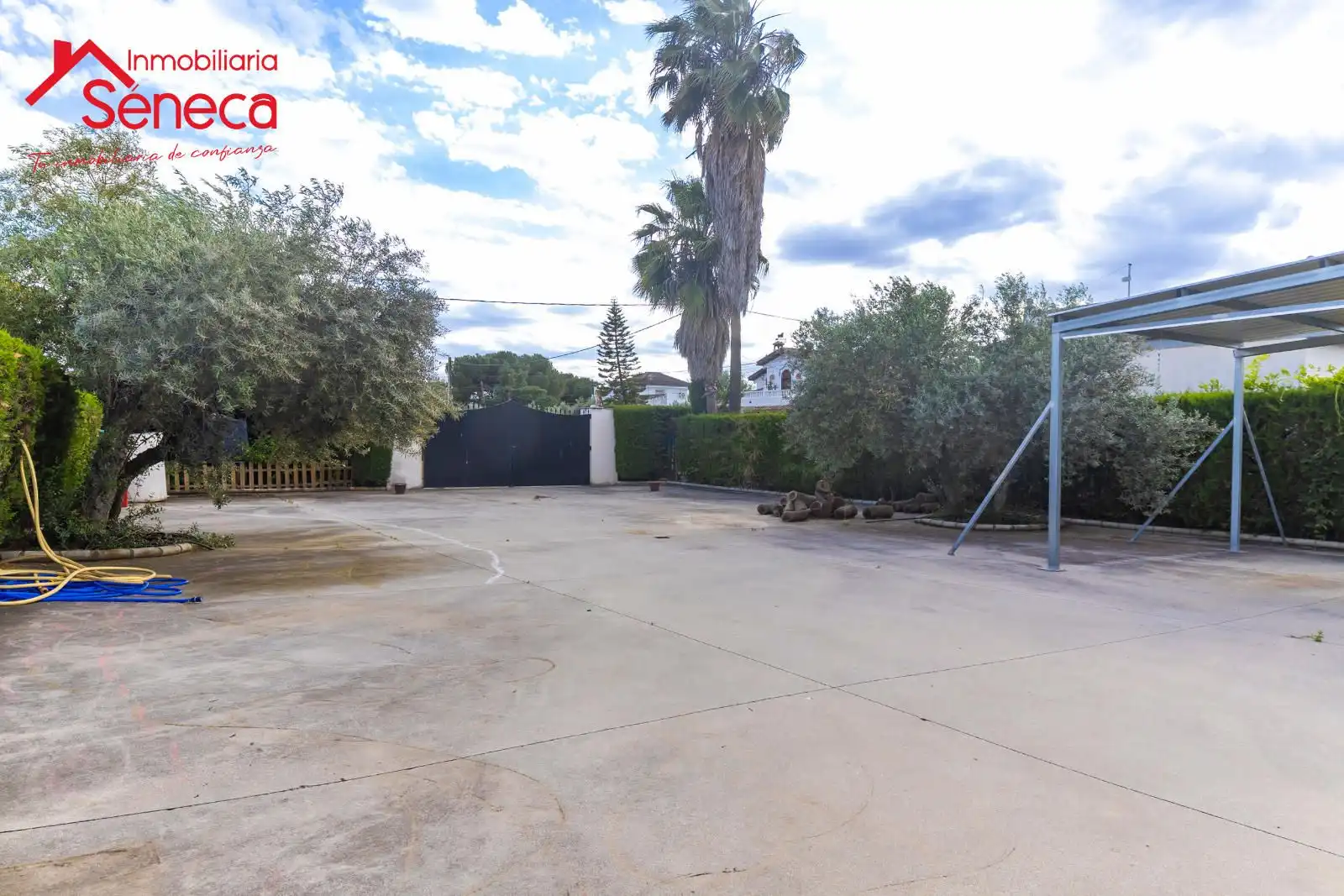 Exterior view of Houses for sale in La Carlota  with Air Conditioner, Heating and Private garden