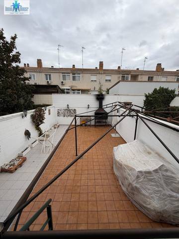 Casa adosada en Venta en Universidad