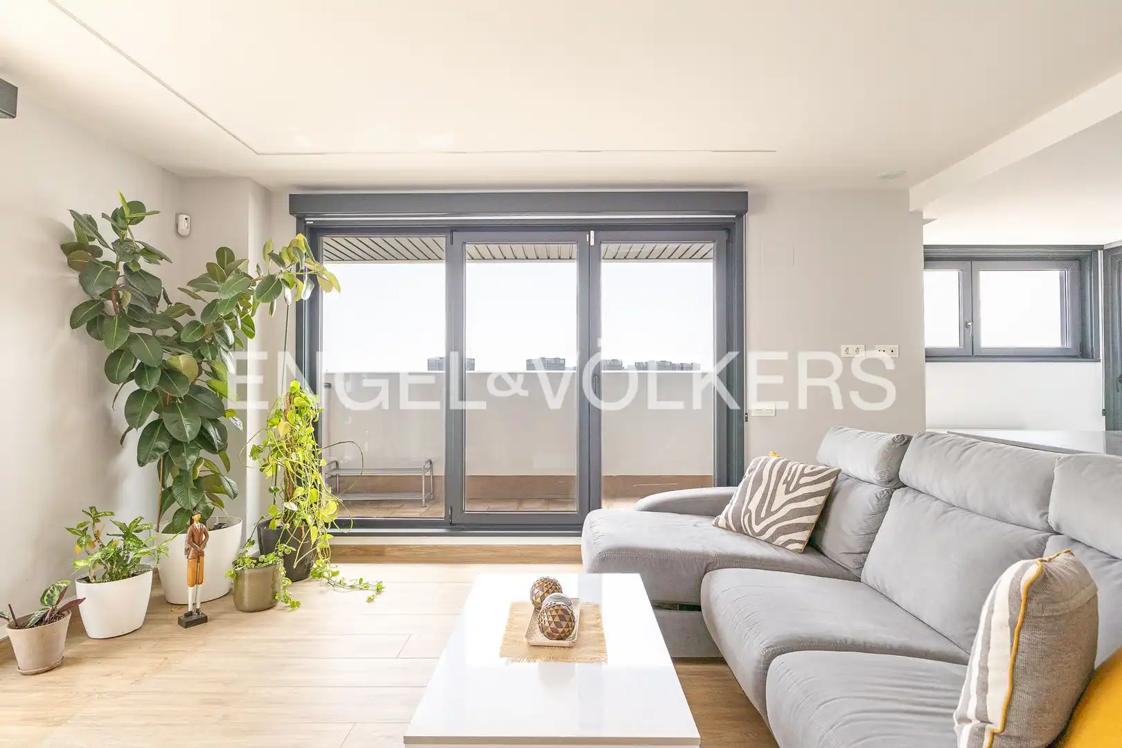 Balcony of Attic for rent in Madrid  with Air Conditioner, Heating and Private garden