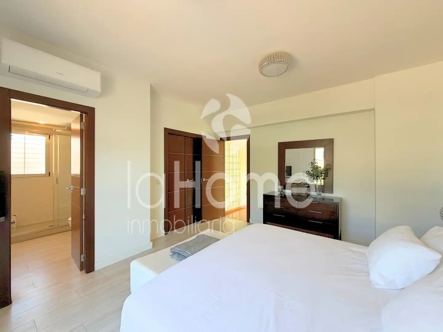 Habitación de Casa o chalet en venta en Paterna con Aire acondicionado, Calefacción y Jardín privado