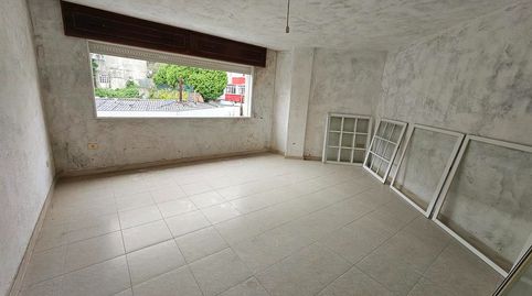 Edificio para terminar en calle Cruceiro, Boiro