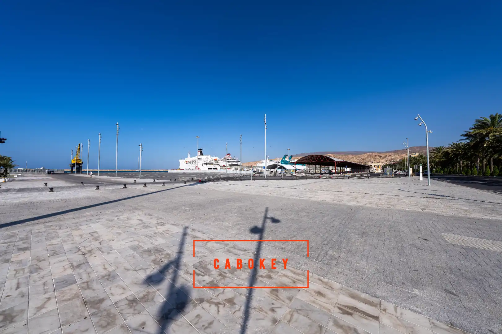 Piso en venta en Almería con Parquet, Amueblado y Horno