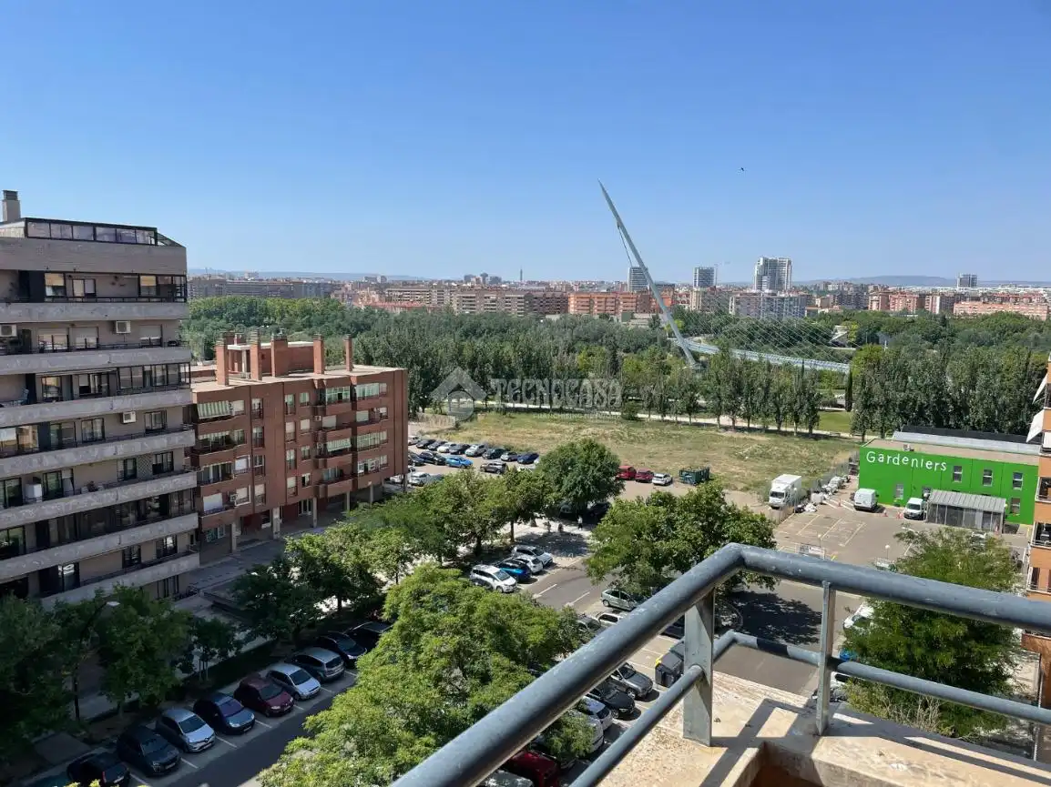 Vista exterior de Pis de lloguer en Zaragoza amb Calefacció