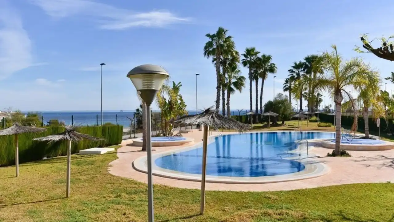 Piscina de Piso en venta en Pilar de la Horadada con Aire acondicionado, Calefacción y Terraza