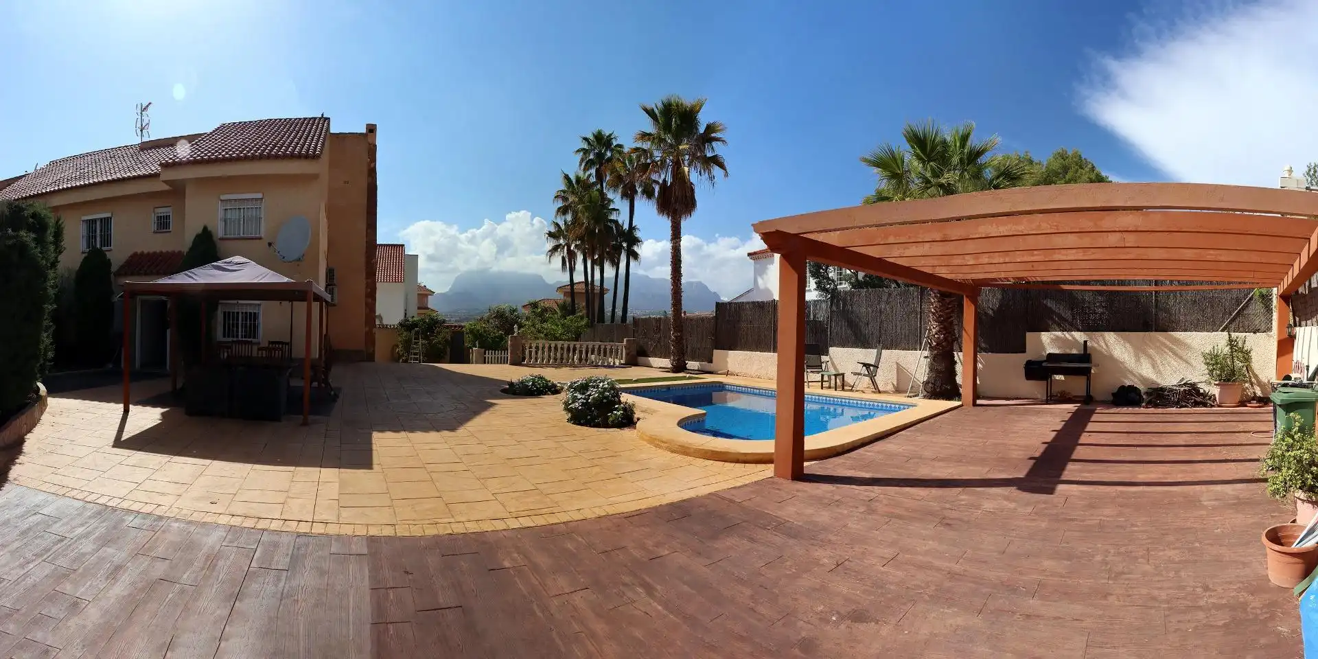 Piscina de Casa adosada en venta en Benidorm con Aire acondicionado, Calefacción y Jardín privado