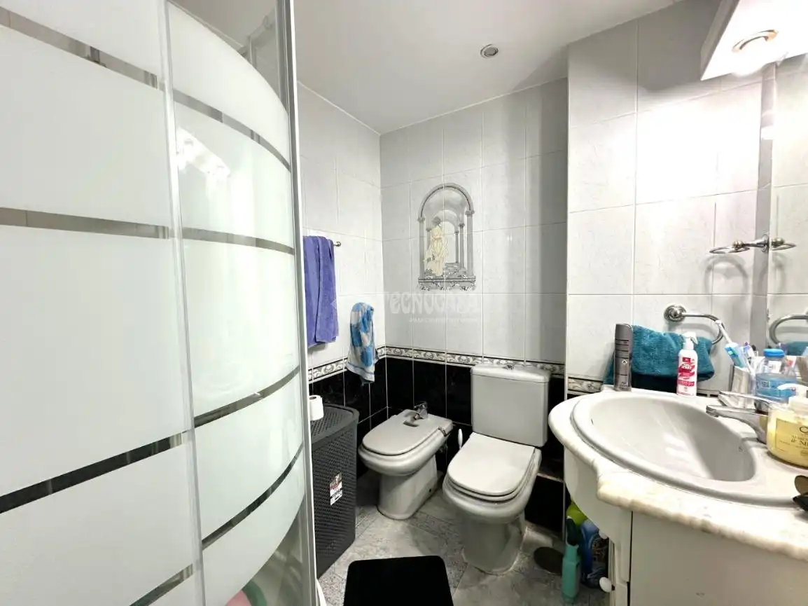 Bathroom of Flat for sale in Móstoles  with Air Conditioner, Heating and Terrace