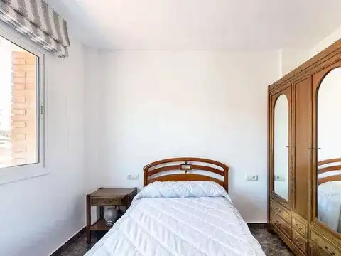Casa aparellada amb terrassa en venda a Carrer Puigmal, imagen 33