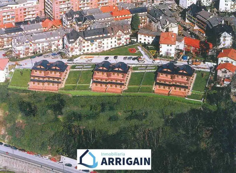 Vista exterior de Casa adosada en venda en Donostia - San Sebastián  amb Calefacció, Jardí privat i Terrassa