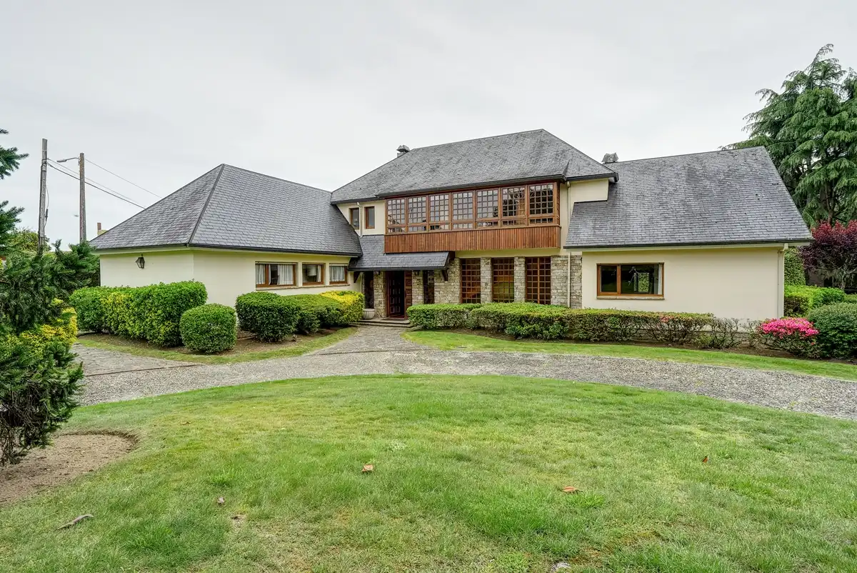 Vista exterior de Casa o xalet en venda en Sada (A Coruña) amb Calefacció, Jardí privat i Parquet