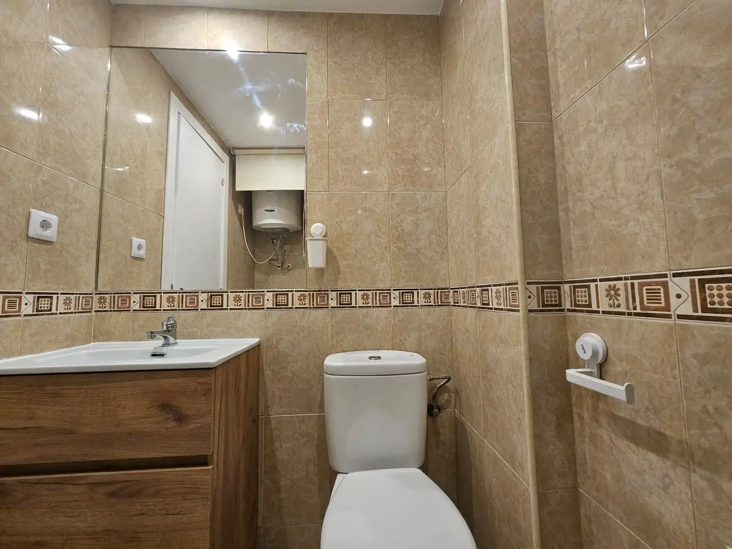 Bathroom of Apartments for rent in Madrid  with Air Conditioner, Heating and Terrace