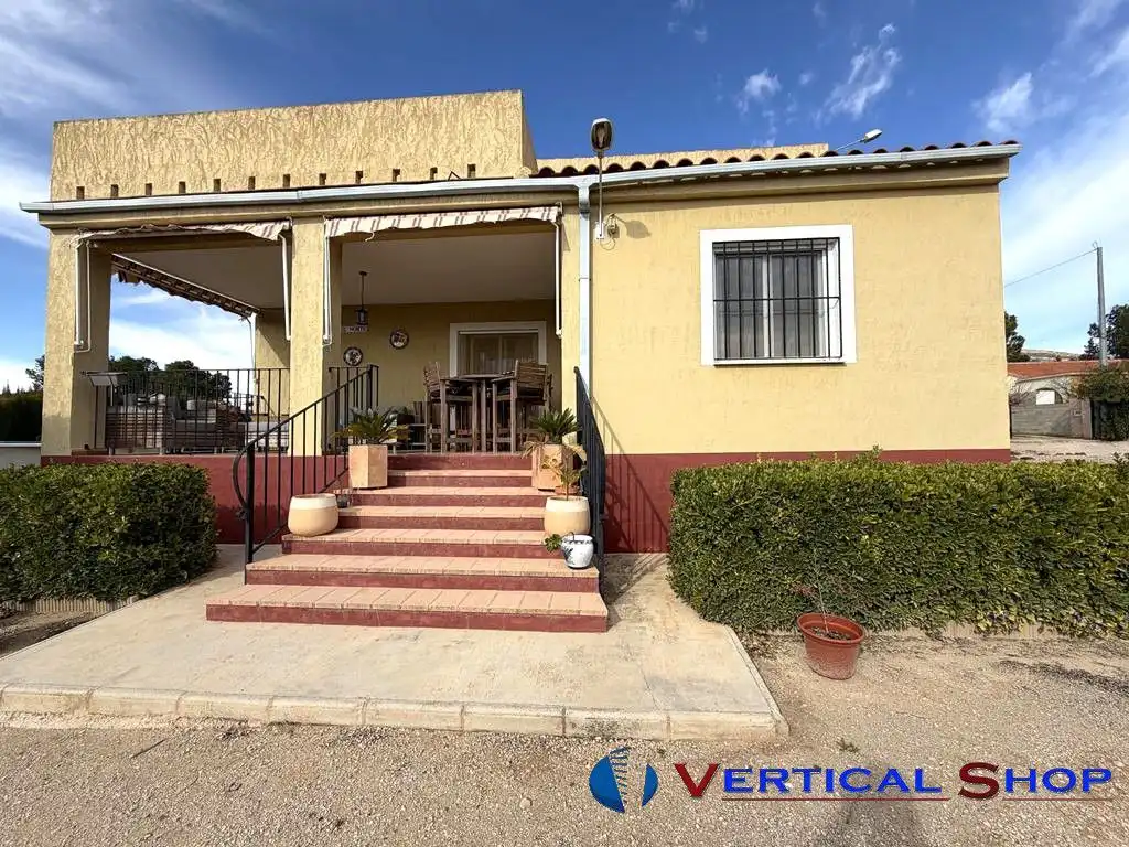 Vista exterior de Casa o xalet en venda en Caudete amb Aire condicionat