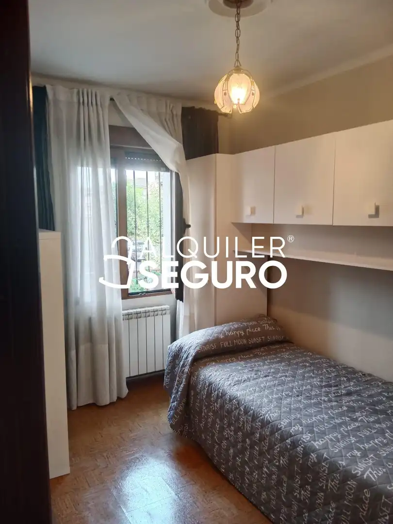 Schlafzimmer von Wohnung zur Miete in Oviedo  mit Heizung, Terrasse und Möbliert