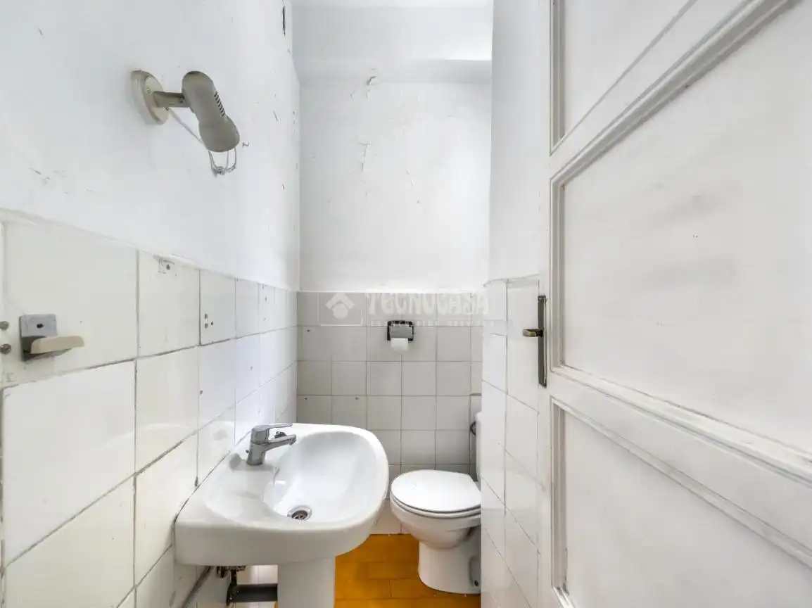 Bathroom of Flat for sale in Madrid  with Parquet flooring