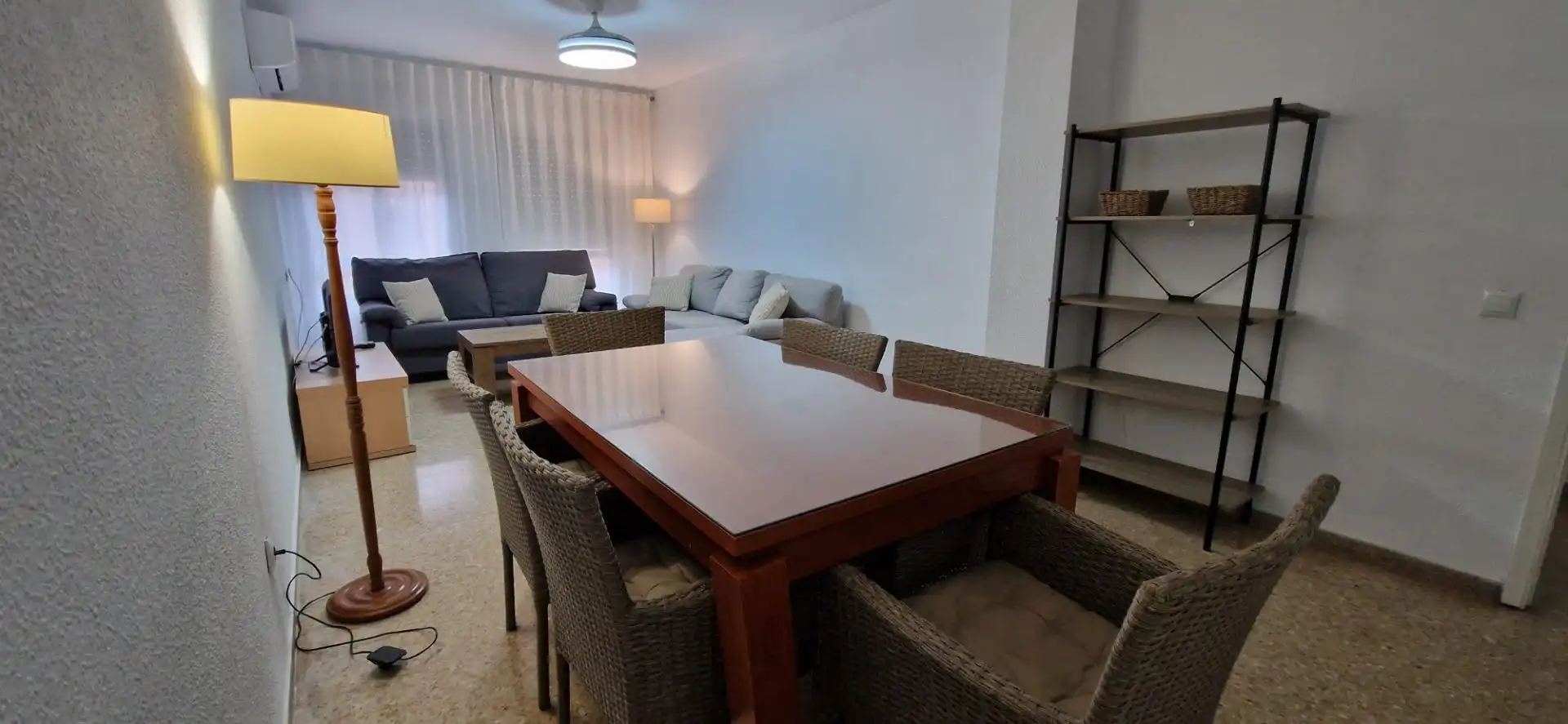Esszimmer von Wohnung zur untervermieten in Córdoba mit Klimaanlage, Abstellraum und Balkon